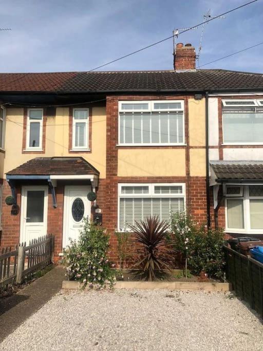 Two Bedroom Terrace House With Parking Kingston upon Hull Exterior foto